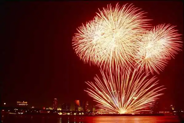 Play Fireworks Wallpapers