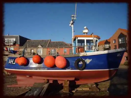 Play Fishing Boats Wallpapers