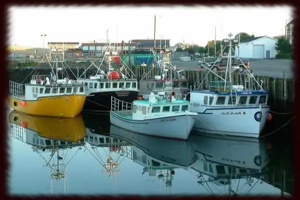 Play Fishing Boats Wallpapers