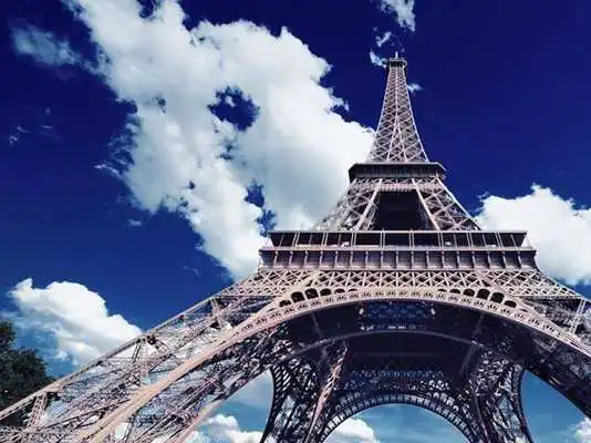 Play Free Eiffel Tower Wallpapers