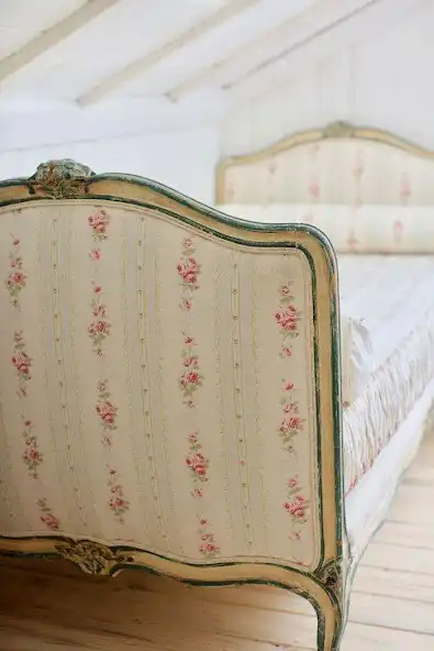 Play French Antiques as an online game French Antiques with UptoPlay