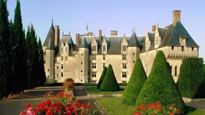 Play French chateaus. LiveWallpaper