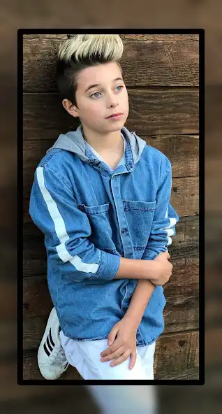 Play Gavin Magnus Wallpaper  and enjoy Gavin Magnus Wallpaper with UptoPlay