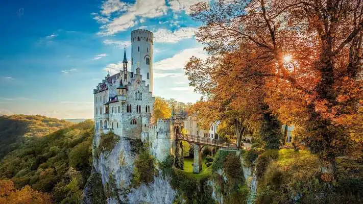 Play German Castle Wallpaper