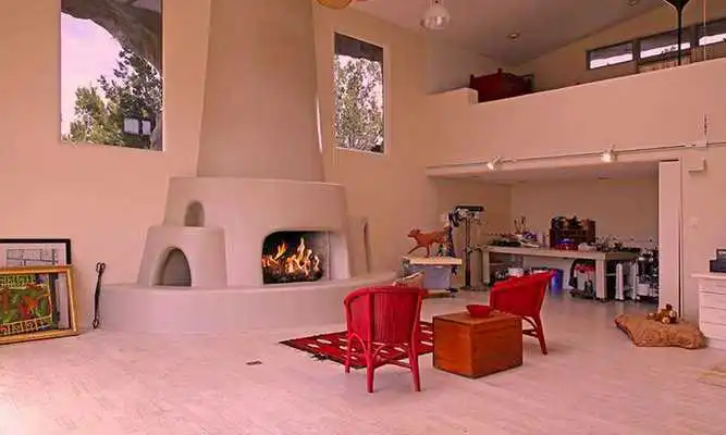 Play Giant Rock House Escape