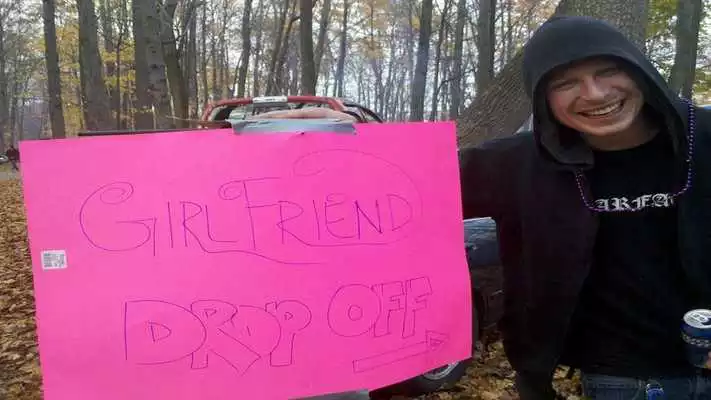 Play Girlfriend Dropoff