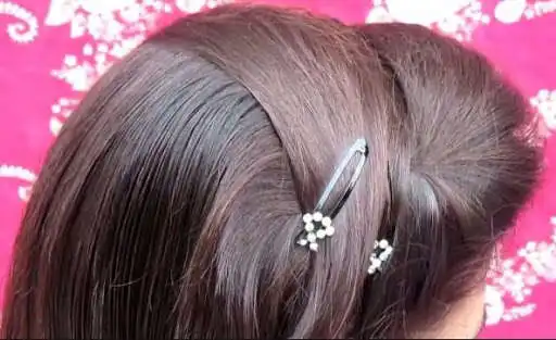 Play Girls Hairstyle as an online game Girls Hairstyle with UptoPlay
