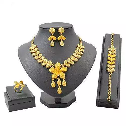 Play Gold Jewelry Design as an online game Gold Jewelry Design with UptoPlay