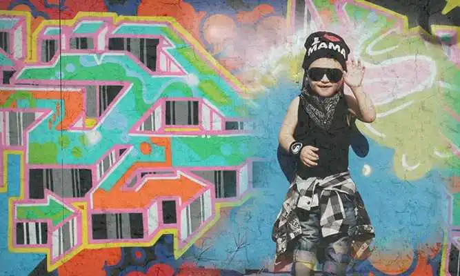 Play Graffiti Photo Frames