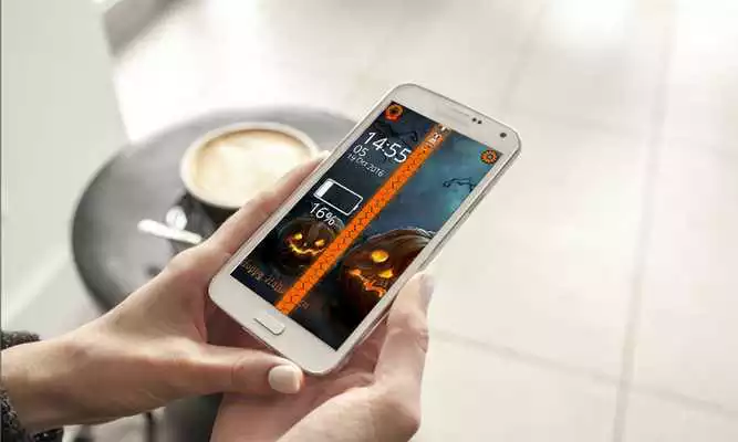Play Halloween Lock Screen Zipper