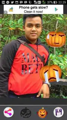 Play Halloween Photo