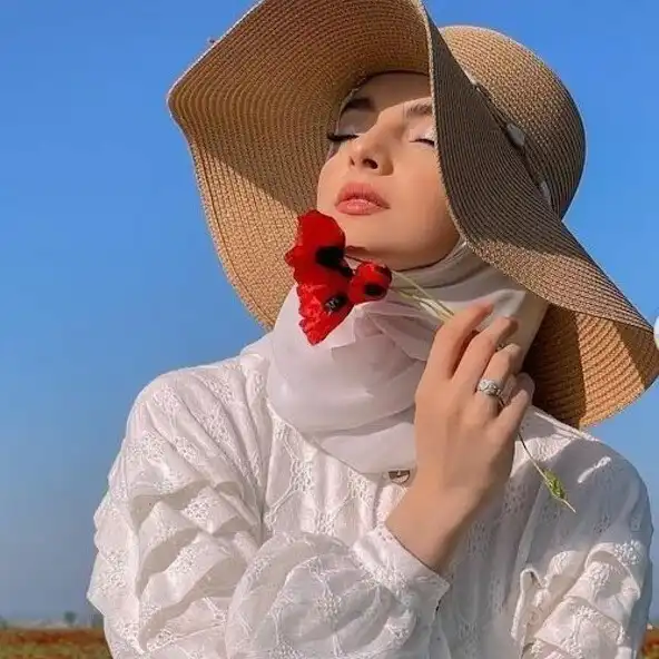 Play Hijab Girl Profile Picture as an online game Hijab Girl Profile Picture with UptoPlay