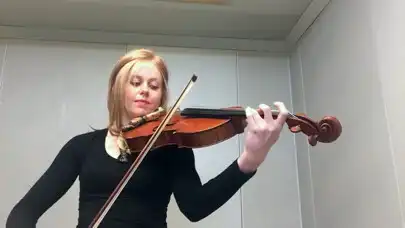 Play How To Play Violin  and enjoy How To Play Violin with UptoPlay