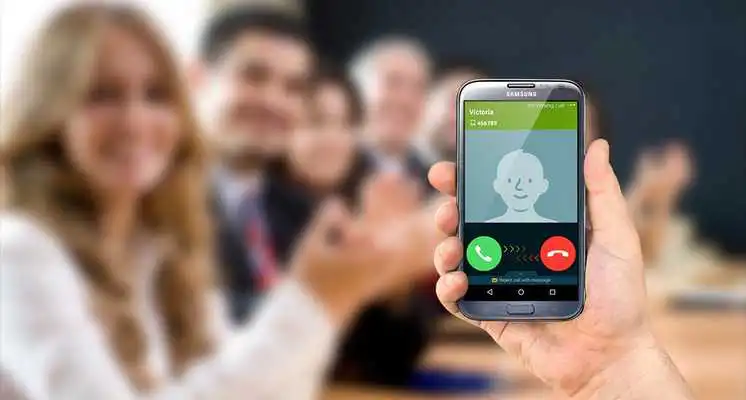 Play Incoming fake phone call (prank)