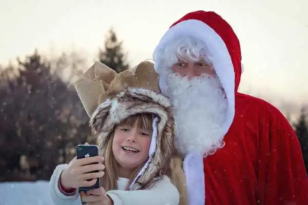 Play instaApp Emotion Sticker santa