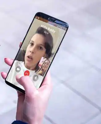 Play Instant Video Call Millie/Bobby : Simulation