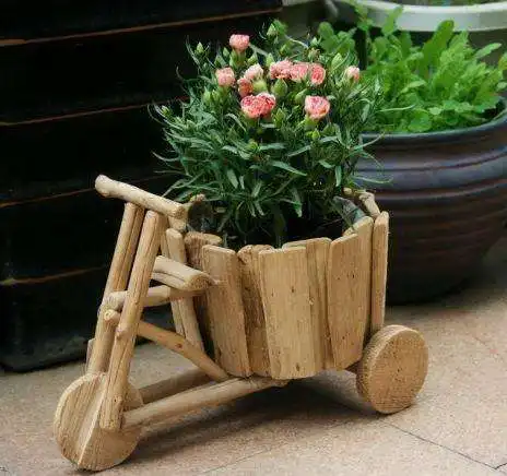 Play Interesting and minimalist flower pots as an online game Interesting and minimalist flower pots with UptoPlay