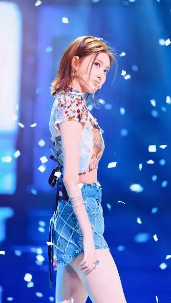 Play IVE Ringtone Wallpaper Video as an online game IVE Ringtone Wallpaper Video with UptoPlay