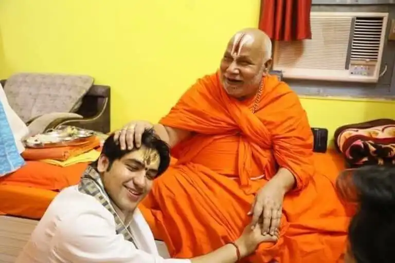 Play Jagadguru Rambhadracharya as an online game Jagadguru Rambhadracharya with UptoPlay