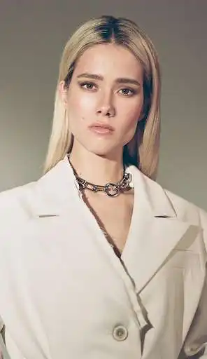 Play Julia Parshuta selfie photo editor  and enjoy Julia Parshuta selfie photo editor with UptoPlay