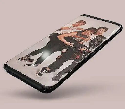 Play Julie and Phantoms Wallpapers as an online game Julie and Phantoms Wallpapers with UptoPlay