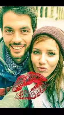 Play Kiss Your Friend