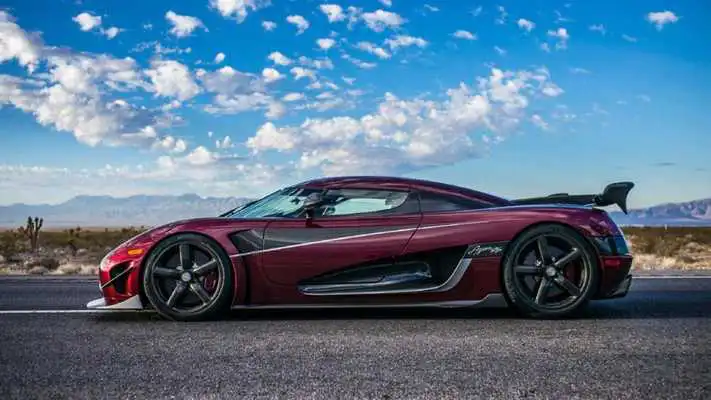 Play Koenigsegg Cars wallpaper