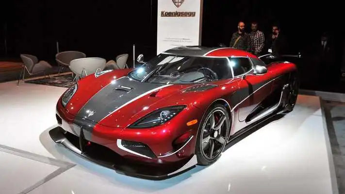 Play Koenigsegg Cars wallpaper