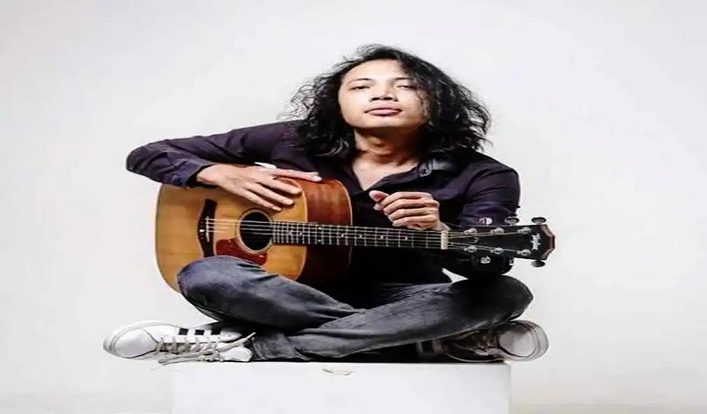 Play Kumpulan Cover Felix Irwan Saputra  and enjoy Kumpulan Cover Felix Irwan Saputra with UptoPlay