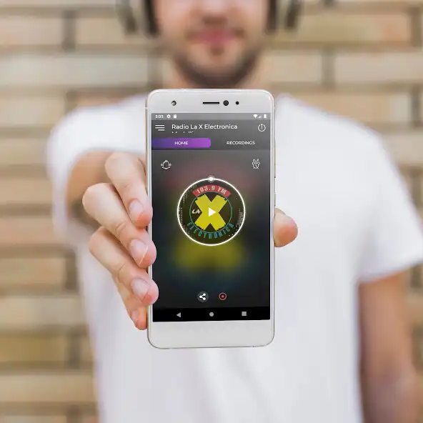 Play La X Electronica Medellin FM  and enjoy La X Electronica Medellin FM with UptoPlay