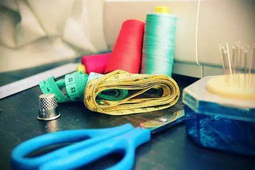 Play Learn sewing lessons  and enjoy Learn sewing lessons with UptoPlay