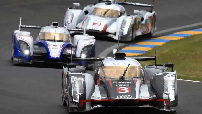 Play Le Mans Racing Car Wallpapers