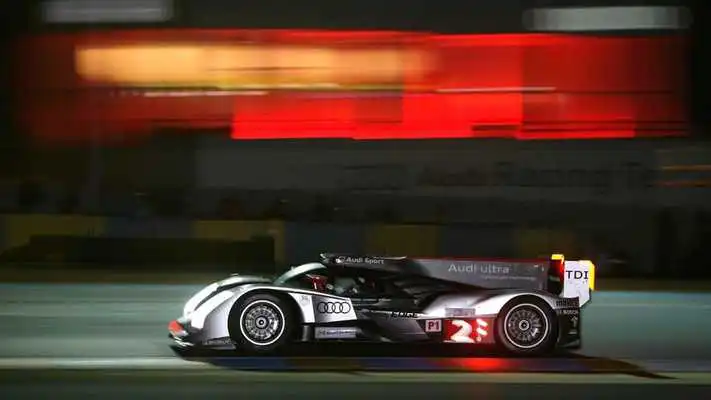 Play Le Mans Racing Car Wallpapers
