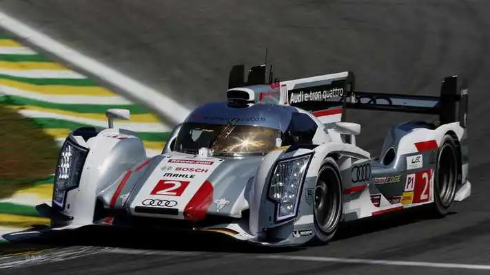 Play Le Mans Racing Car Wallpapers