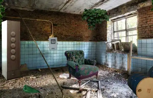 Play Locked Abandoned House