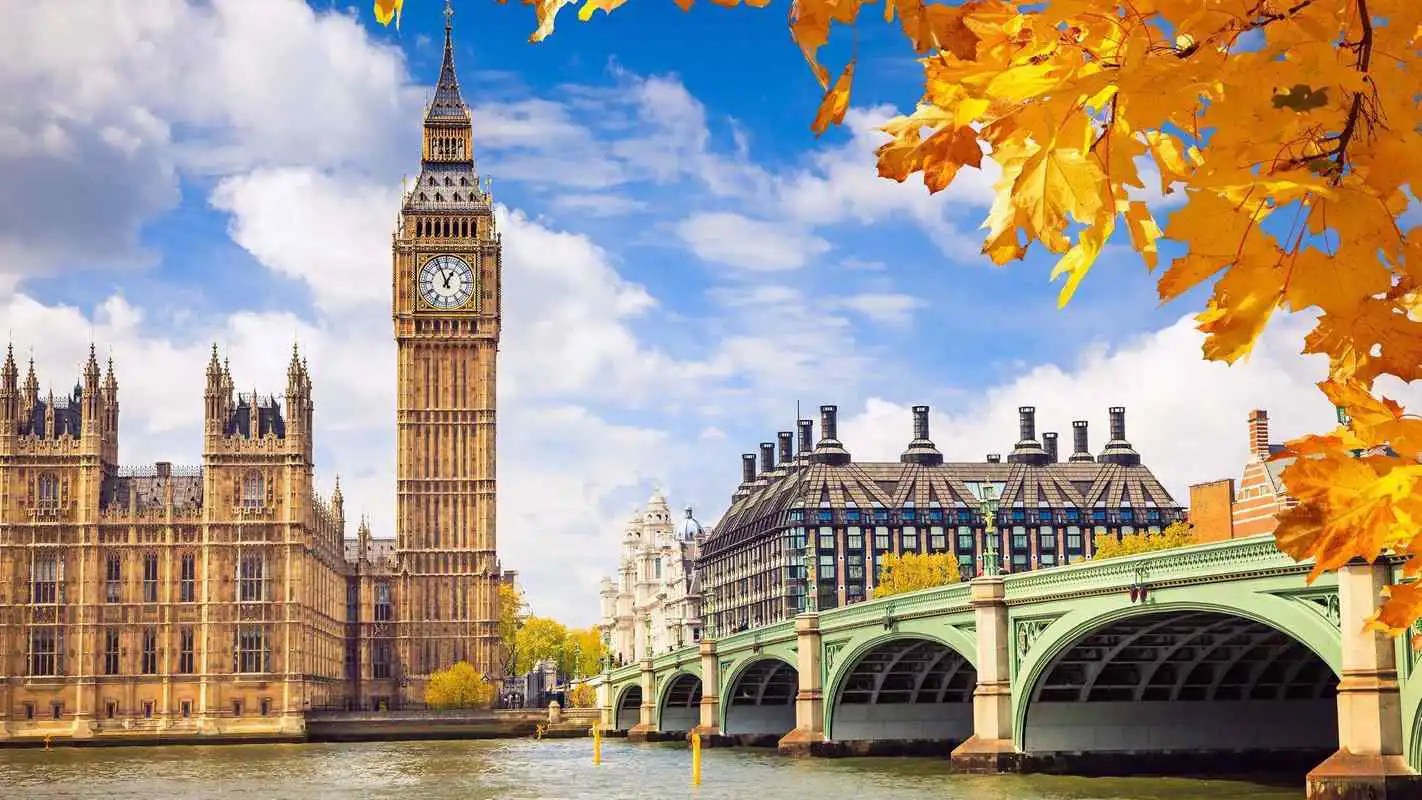 Play London city. Sightseeing walls