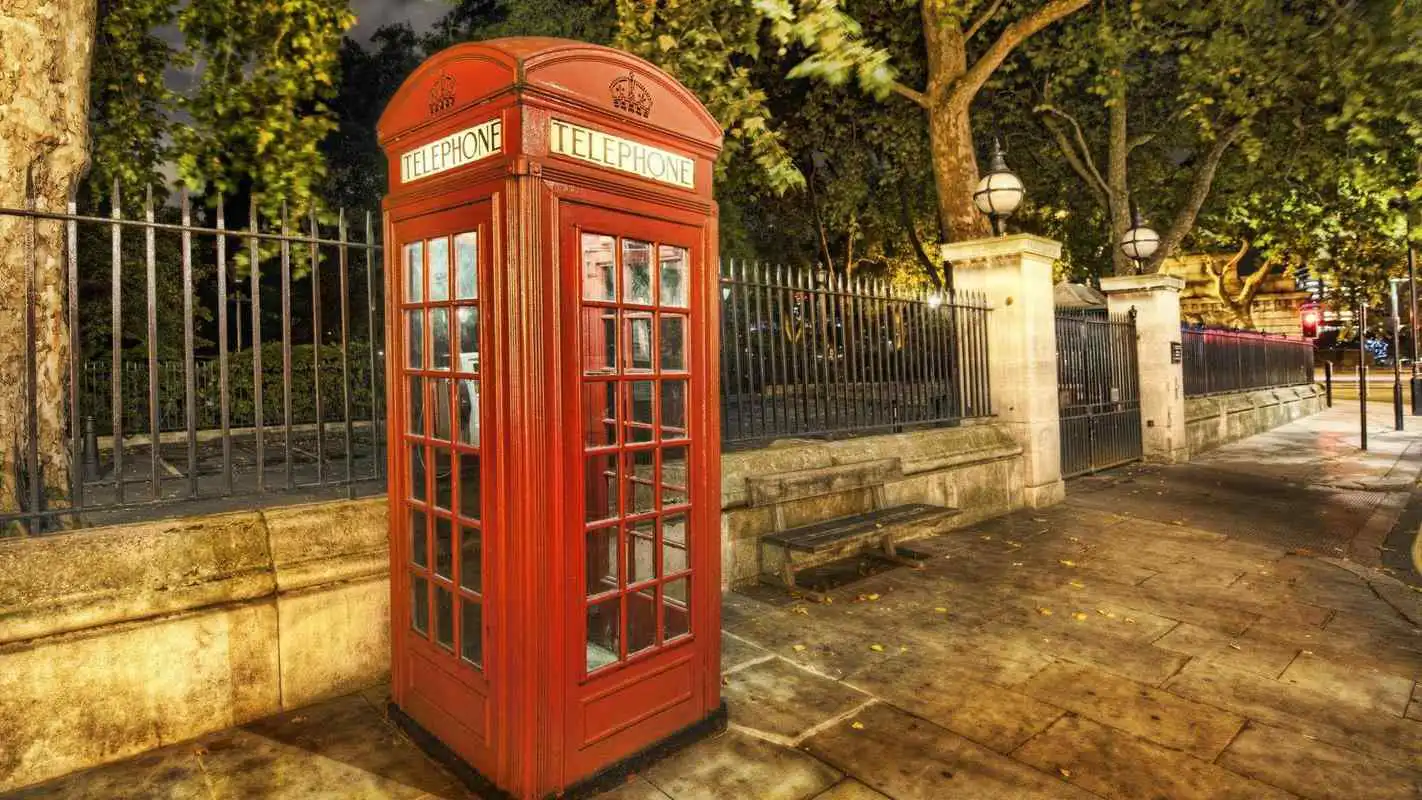 Play London city. Sightseeing walls
