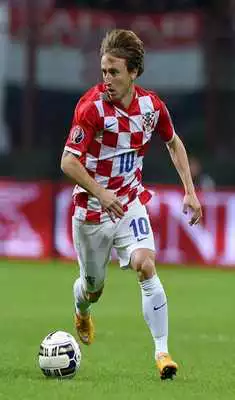 Play Luka Modric Wallpaper