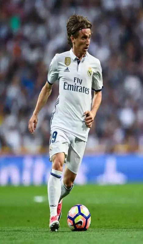 Play Luka Modric Wallpaper