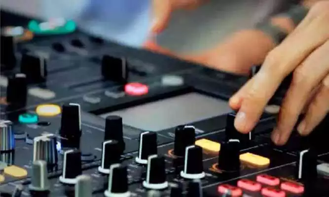 Play Malayalam DJ Songs Videos