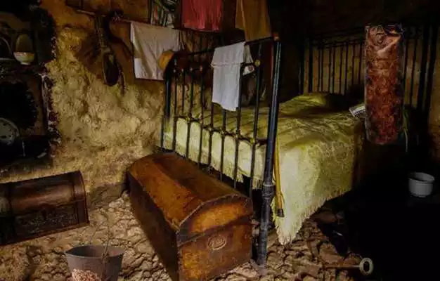 Play Medieval Village Escape
