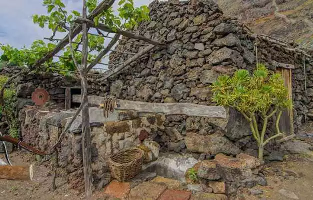 Play Medieval Village Escape