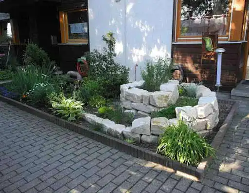 Play Minimalist garden layout  and enjoy Minimalist garden layout with UptoPlay