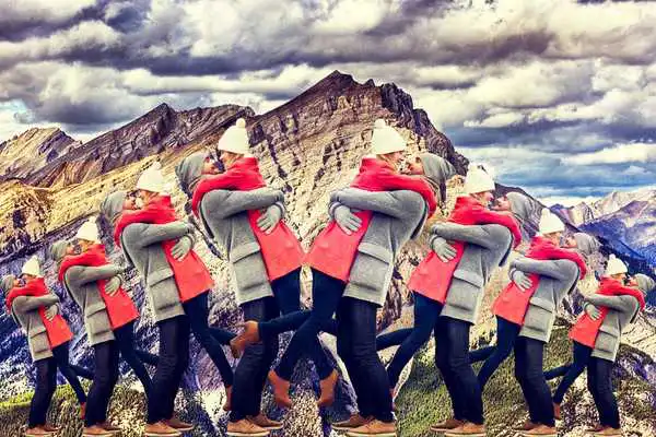 Play Mountain echo magic photo effect