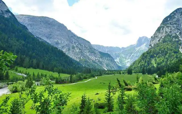 Play Mountain Wallpaper