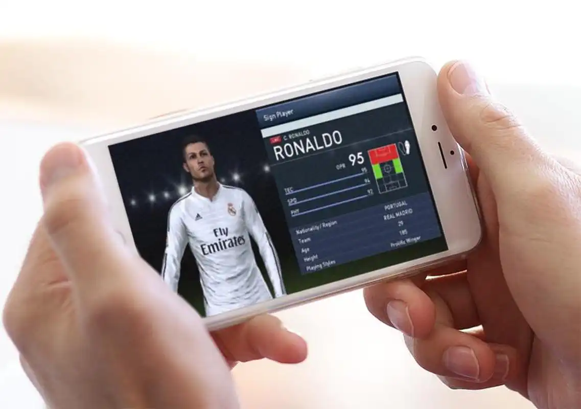 Play New PES 2017 Soccer Tips