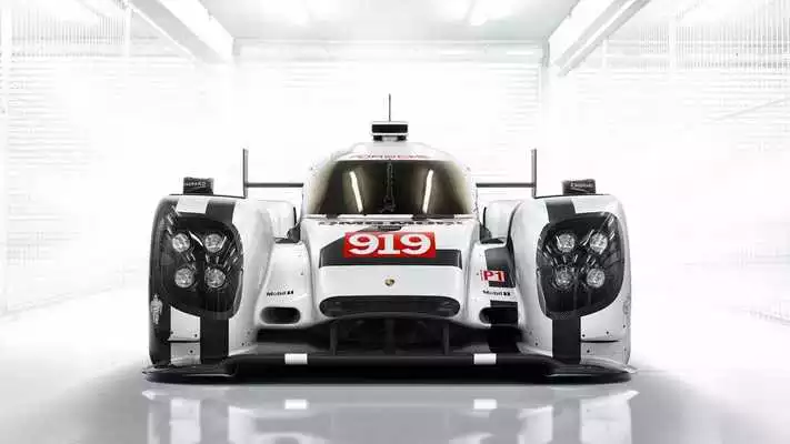 Play Porsche Le Mans Racing Car
