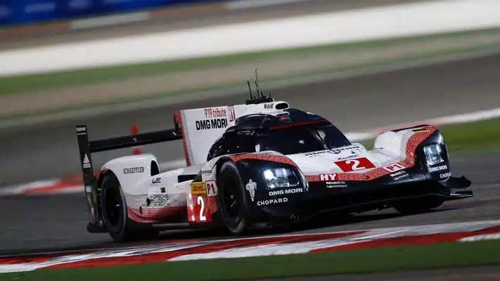 Play Porsche Le Mans Racing Car