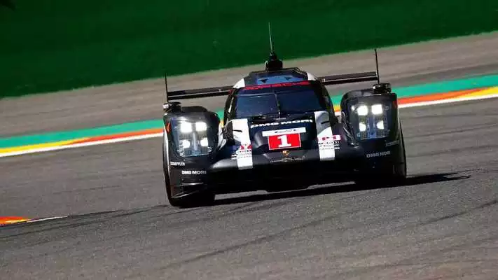 Play Porsche Le Mans Racing Car