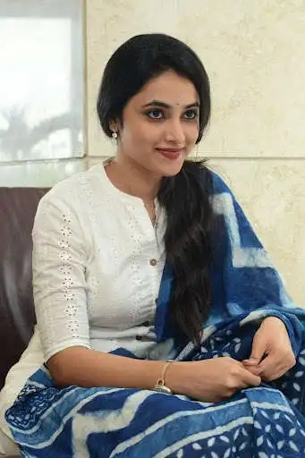Play Priyanka Arul Mohan Wallpapers HD as an online game Priyanka Arul Mohan Wallpapers HD with UptoPlay